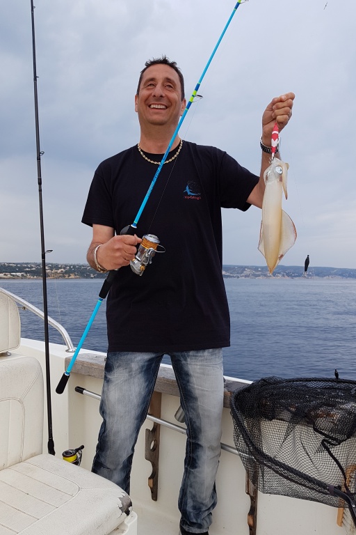 Daniel Cionini avec le tandem turlutte Pheromone et la Tataki Squid SJ Daniel Cionini avec le tandem turlutte Pheromone et la Tataki Squid SJ