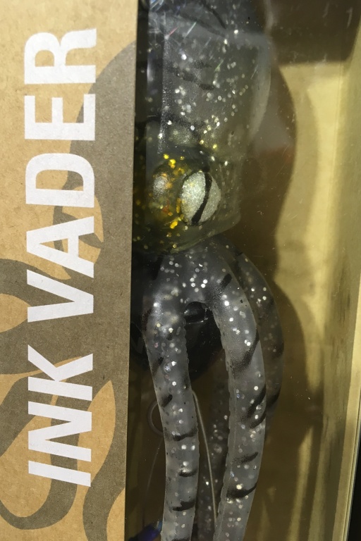 La matière de l'Ink Vader est très souple et donc sensibles au courant La matière de l'Ink Vader est très souple et donc sensibles au courant