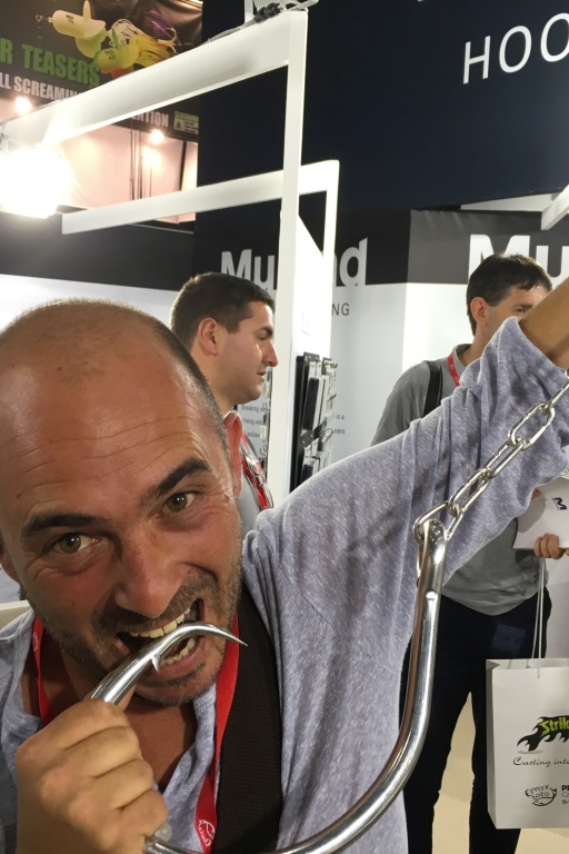 Un accueil très sympa sur le stand Mustad, avec de nombreux goodies