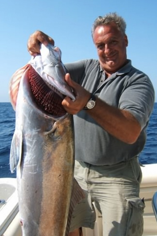 Un spécialiste italien du Big Game, Curzio Mugnai, ici en Corse avec une superbe bête Un spécialiste italien du Big Game, Curzio Mugnai, ici en Corse avec une superbe bête