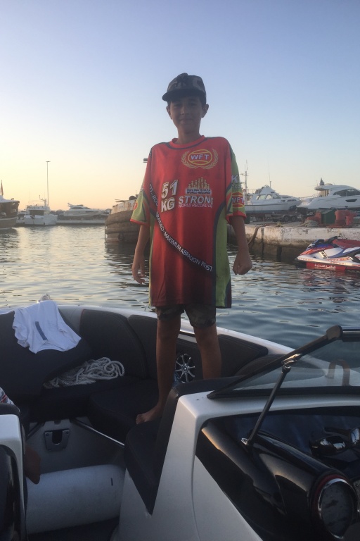Les techniques classiques de Martigues, sont simples et efficaces, idéal quand la mer se déchaîne Les techniques classiques de Martigues, sont simples et efficaces, idéal quand la mer se déchaîne