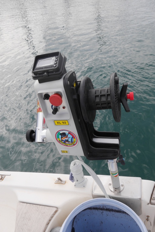 En changeant uniquement la bobine, le treuil XL 92 peut être aussi utilisé pour la pêche des grandes profondeurs En changeant uniquement la bobine, le treuil XL 92 peut être aussi utilisé pour la pêche des grandes profondeurs