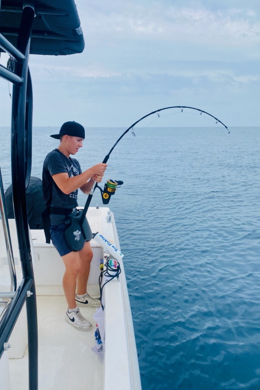 Pêche aux thons avec le moteur Minn Kota (au fond de la photo)