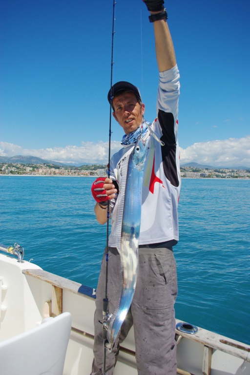 Fabien Harbers avec un sabre touché en slow jigging Fabien Harbers avec un sabre touché en slow jigging
