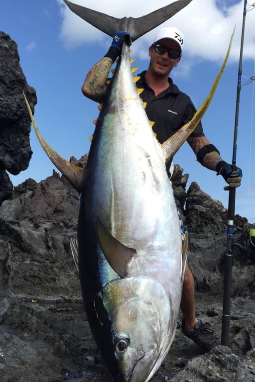 Thon de 230 lb pris du bord ! Thon de 230 lb pris du bord !
