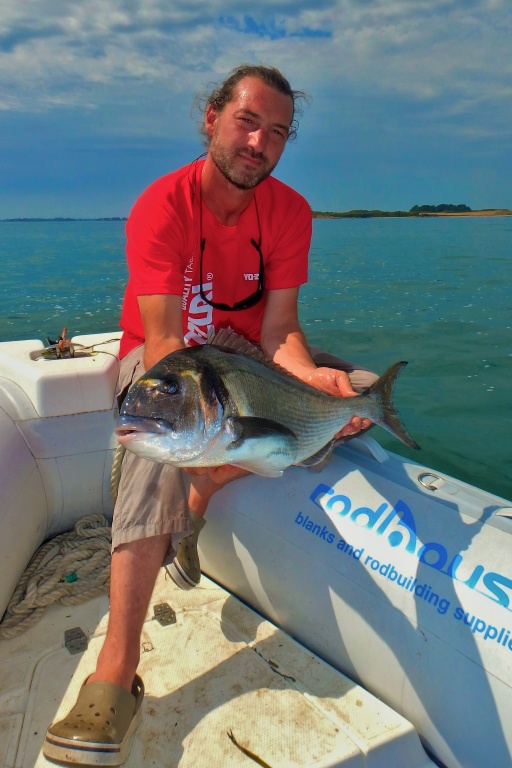 Il est possible de faire de très belles pêches de dorades royales en Atlantique