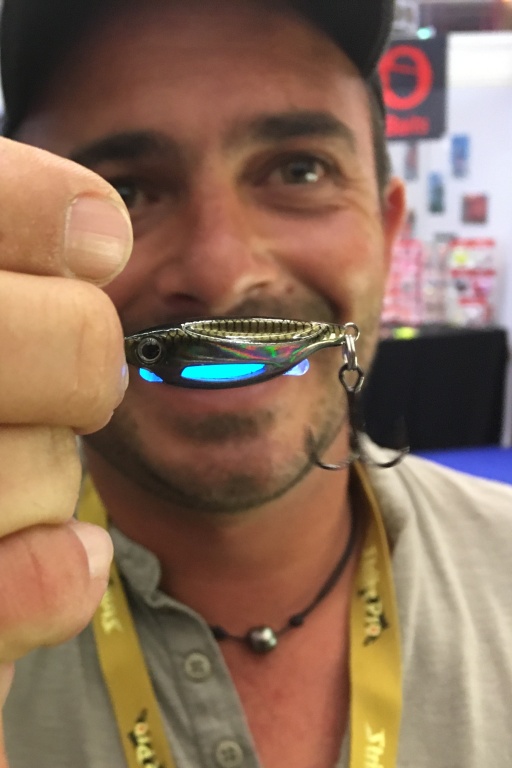 Mini leurre Tungsten, avec des starlights, futur aimant à pélagique ? (donne le sourire à Jérôme) Mini leurre Tungsten, avec des starlights, futur aimant à pélagique ? (donne le sourire à Jérôme)