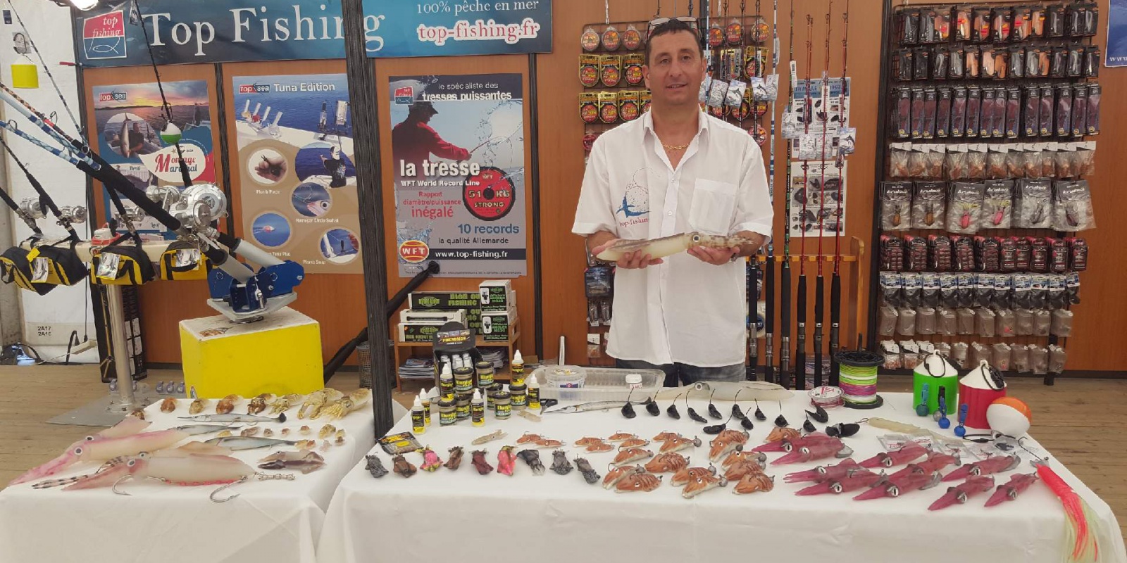 salon-corse-2017-20171013_121155.jpg Daniel, devant un parterre de nouveauté