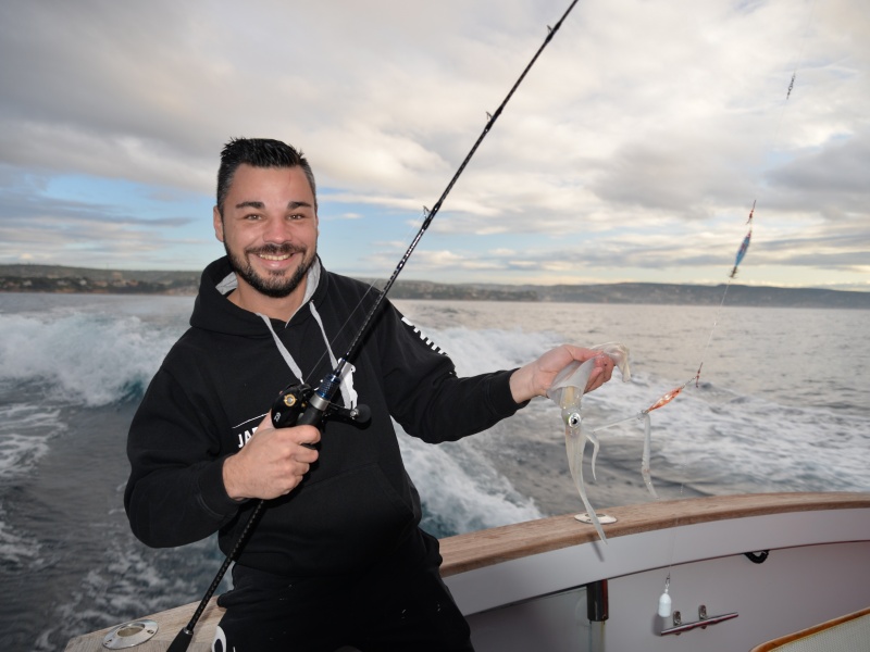 18-amazing-top-fishing-permet-ressentir-touches-timides-calamar.jpg Ultra sensible, la canne Amazing Top Fishing permet de ressentir les touches timides des calamars