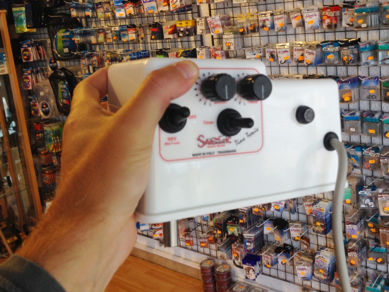 Moteur Time Tronic pour broyeur de sardine Sardamatic, léger il tient dans une main
