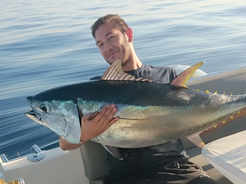 Bruno, cotre conseiller Top Fishing, avec un joli bébé