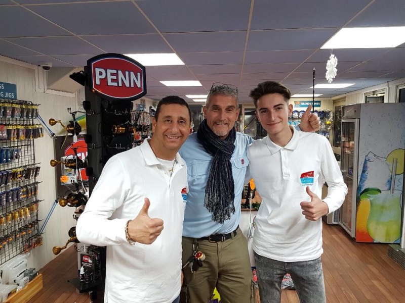 Jean-Louis avec l'équipe Top Fishing, lors d'une journée porte ouverte chez Top Fishing Var