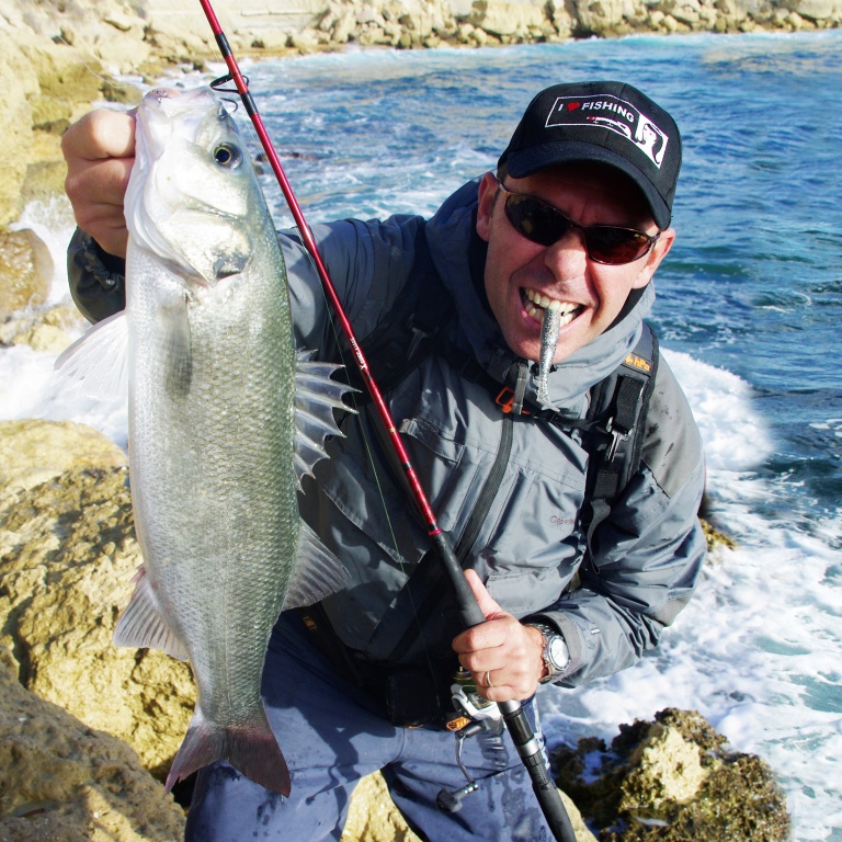 1-joli-bar-pris-cote-rocheuse-one-up-shad.jpg Joli bar pris en cote rocheuse au One Up shad monté sur un texan plombé