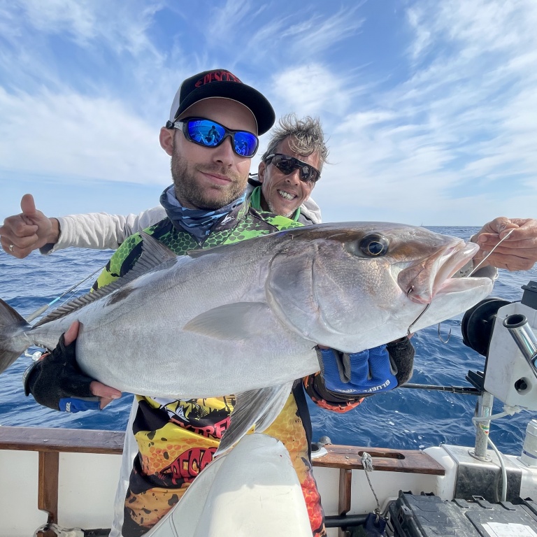 1-magnifique-seriole-downrigger-tim.jpg Magnifique sériole prise au downrigger par Tim grâce au moniteur guide de pêche Fabien Harbers !
