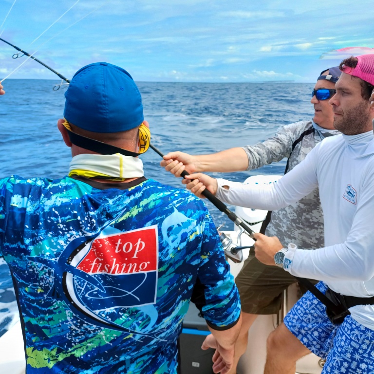 canne-top-fishing-sound-decoy-au-combat-thon-jaune-pop.jpg Pêche sportive avec une canne Sound Decoy et un thon jaune au bout de la ligne.