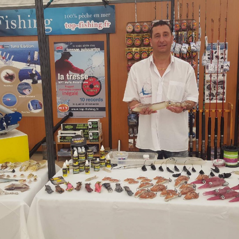 salon-corse-2017-20171013_121155.jpg Daniel, devant un parterre de nouveauté