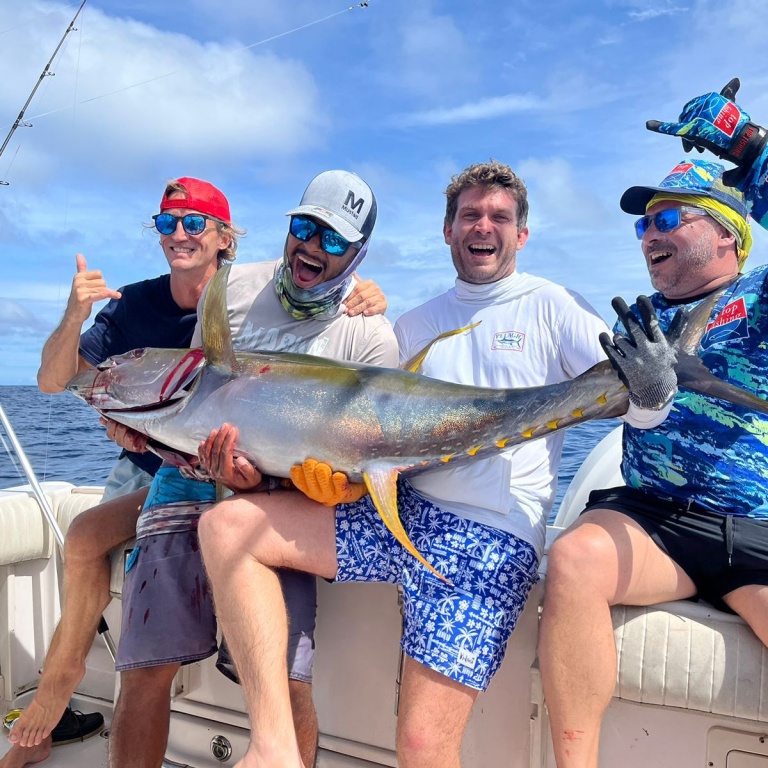 Voyage inoubliable en Martinique avec des thons jaunes pêchés au large.